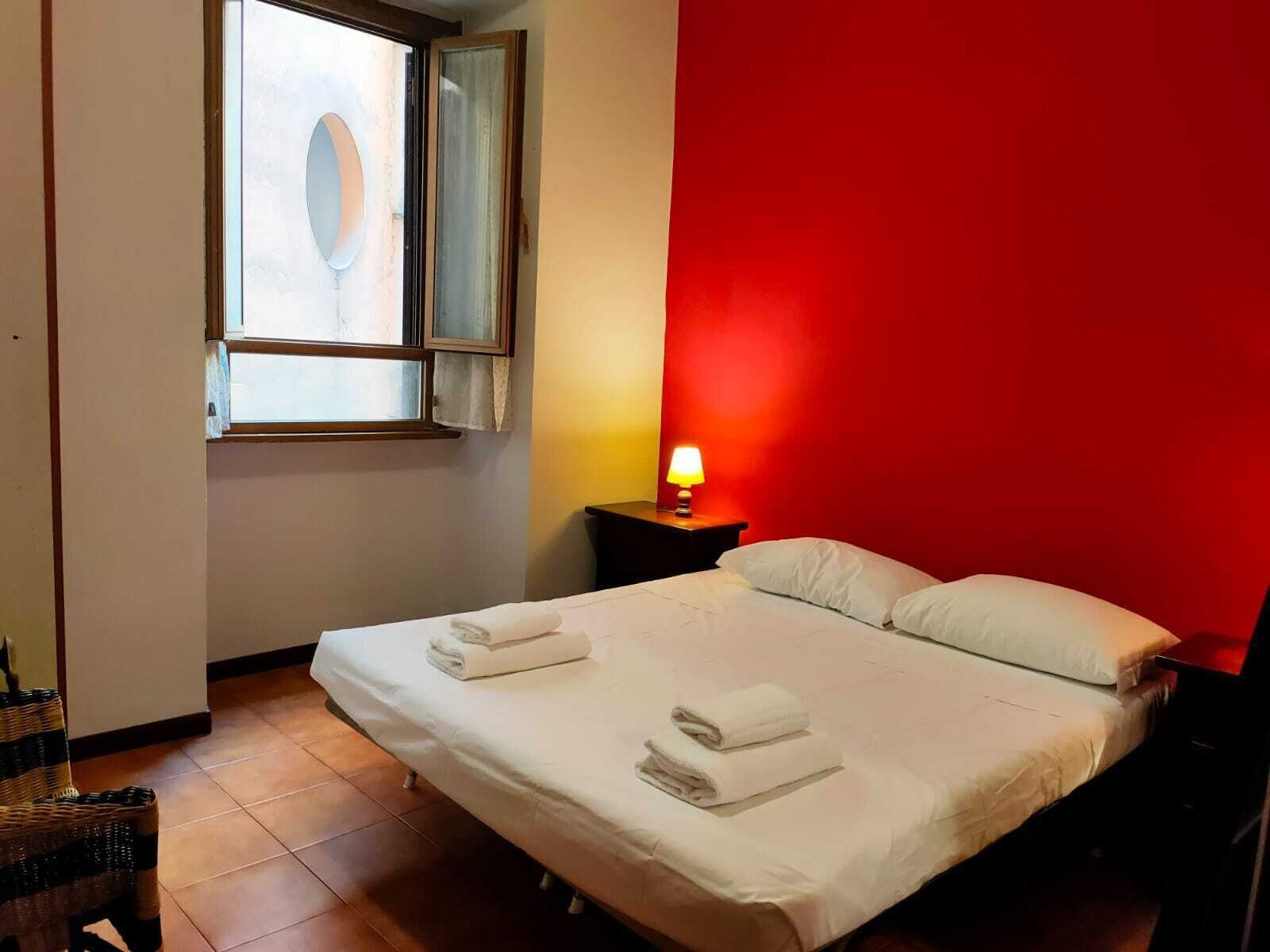 2 Schlafzimmer, Schreibtisch, Bügeleisen/Bügelbrett, Reisekinderbett