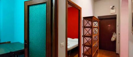 2 soveværelser, skrivebord, strygejern/strygebræt, weekendseng