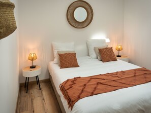 2 slaapkamers, een strijkplank/strijkijzer, reisbedje, wifi