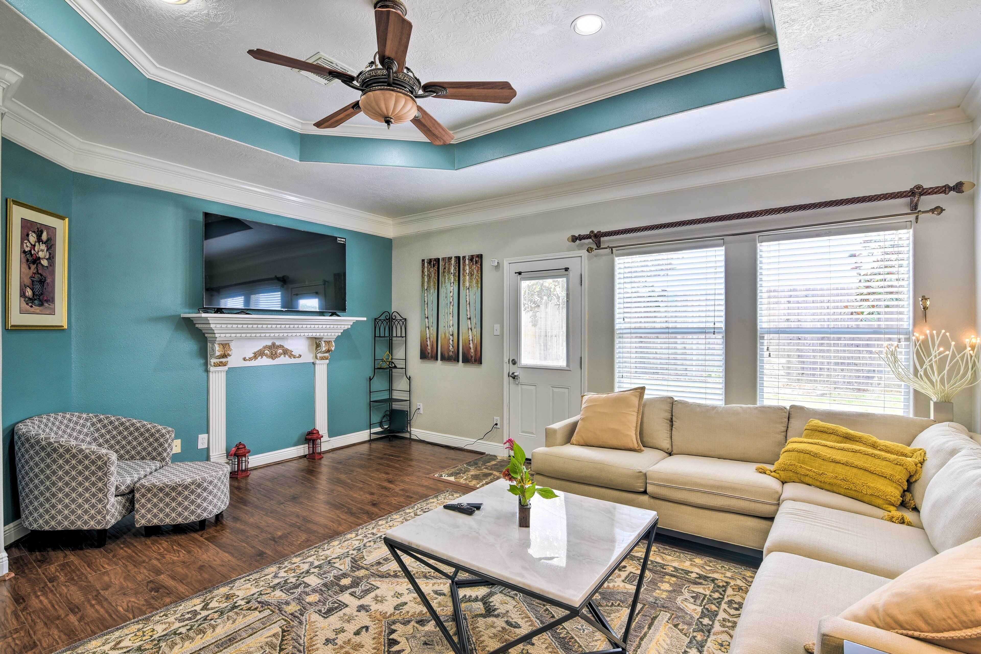 Spacious & Central Katy Retreat: 27 Mi to Houston!