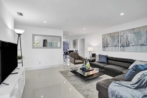 하우스 | 거실 공간 | TV