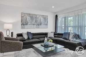 House | Living area | TV - Newly Renovated 3BR Home with Hot tub (Fort Lauderdale)