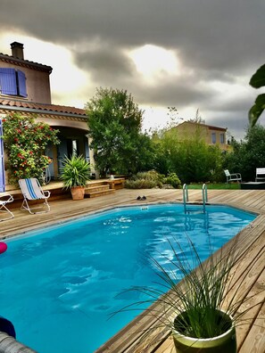 Pool - Small natural n'est open to the outside in the Mediterranean (Ouveillan)