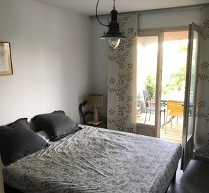3 bedrooms, iron/ironing board, WiFi, bed sheets - Small natural n'est open to the outside in the Mediterranean (Ouveillan)
