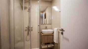 Estudio | Baño | Regadera, regadera tipo lluvia, amenidades de baño gratuitas