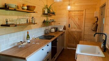 雪櫃、微波爐、焗爐、洗碗機