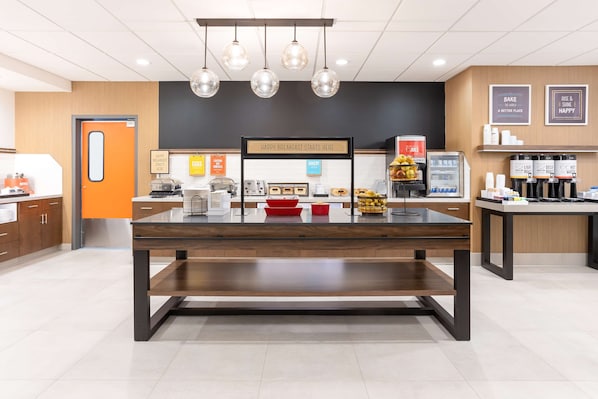 Free daily buffet breakfast - Hampton Inn & Suites Santa Rosa Sonoma Wine Country (Santa Rosa)