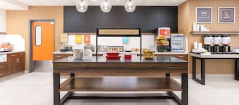 聖羅莎索諾馬葡萄酒鄉希爾頓歡朋套房酒店