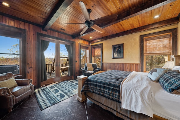 3 bedrooms, desk, WiFi, bed sheets