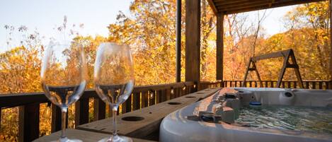 Banyera d'hidromassatge a l'aire lliure