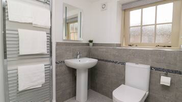 Cottage | Badkamer | Een douche