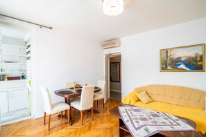 Apartment (Two Bedroom Apartment with Balcony) | Living room | TV - Apartment Klaudia (Dubrovnik)
