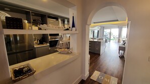 Mikroaaltouuni, uuni, liesi, astianpesukone