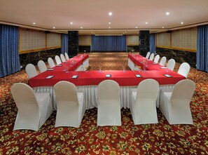 Business centre - Essentia Premier Hotel Chennai OMR (Chennai)