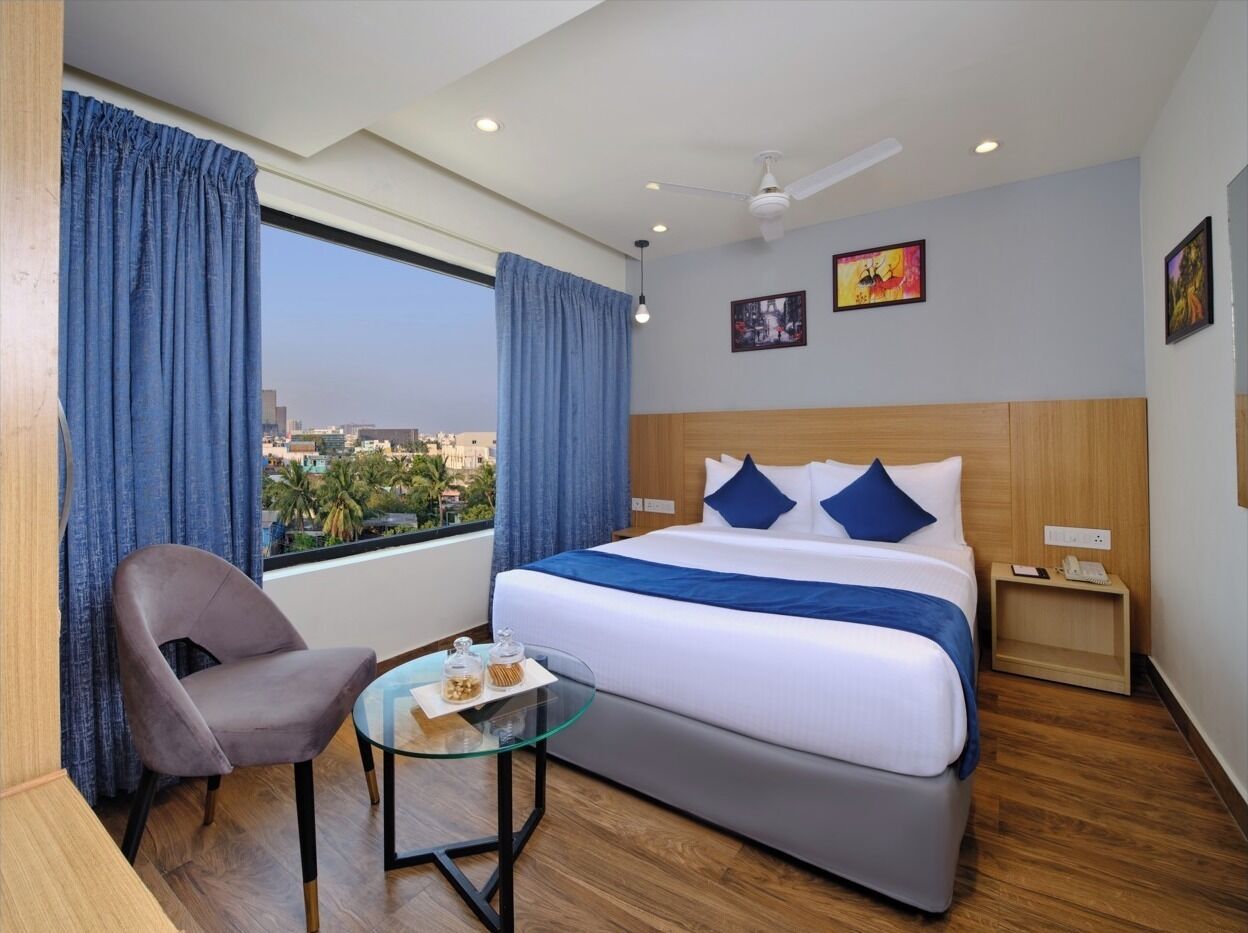 Desk, laptop workspace, soundproofing, rollaway beds