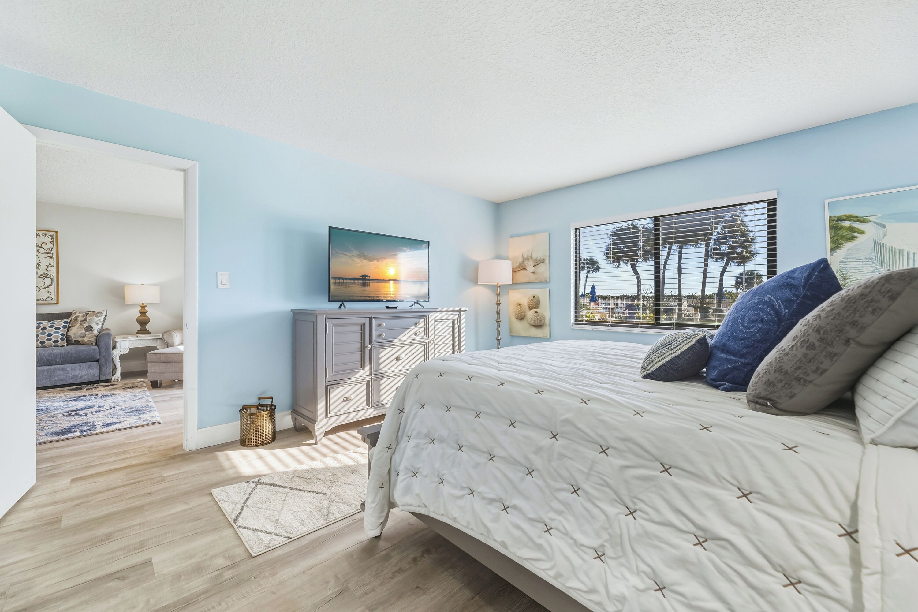 2 slaapkamers, een strijkplank/strijkijzer, reisbedje, gratis wifi