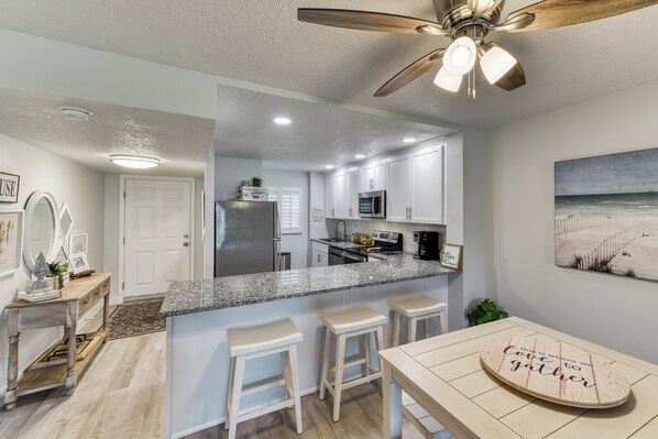 冰箱、微波炉、烤箱、炉灶