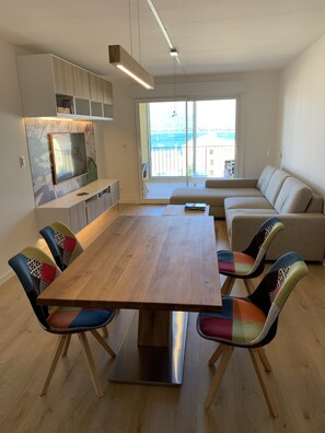 Smart-TV, bøker og printere