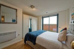 Comfort Apartment | 1 bedroom, premium bedding, down comforters, Select Comfort beds - Lovely 1 bedroom apartment with a view (Liverpool)