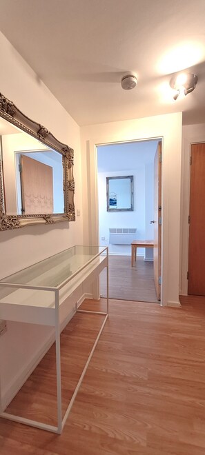 Hallway - Lovely 1 bedroom apartment with a view (Liverpool)