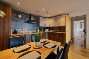 Comfort Apartment | In-room dining - Lovely 1 bedroom apartment with a view (Liverpool)