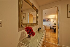 Hallway - Lovely 1 bedroom apartment with a view (Liverpool)