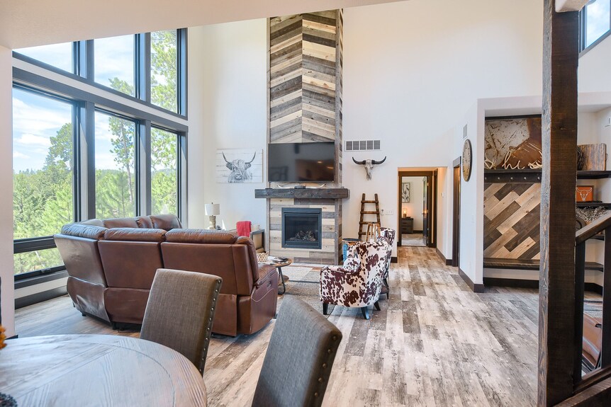 Unique 3800+ Sq. Ft. Lodge W/ Game Room, Open Plan, Hot Tub, And Clubhouse! - Lead, SD