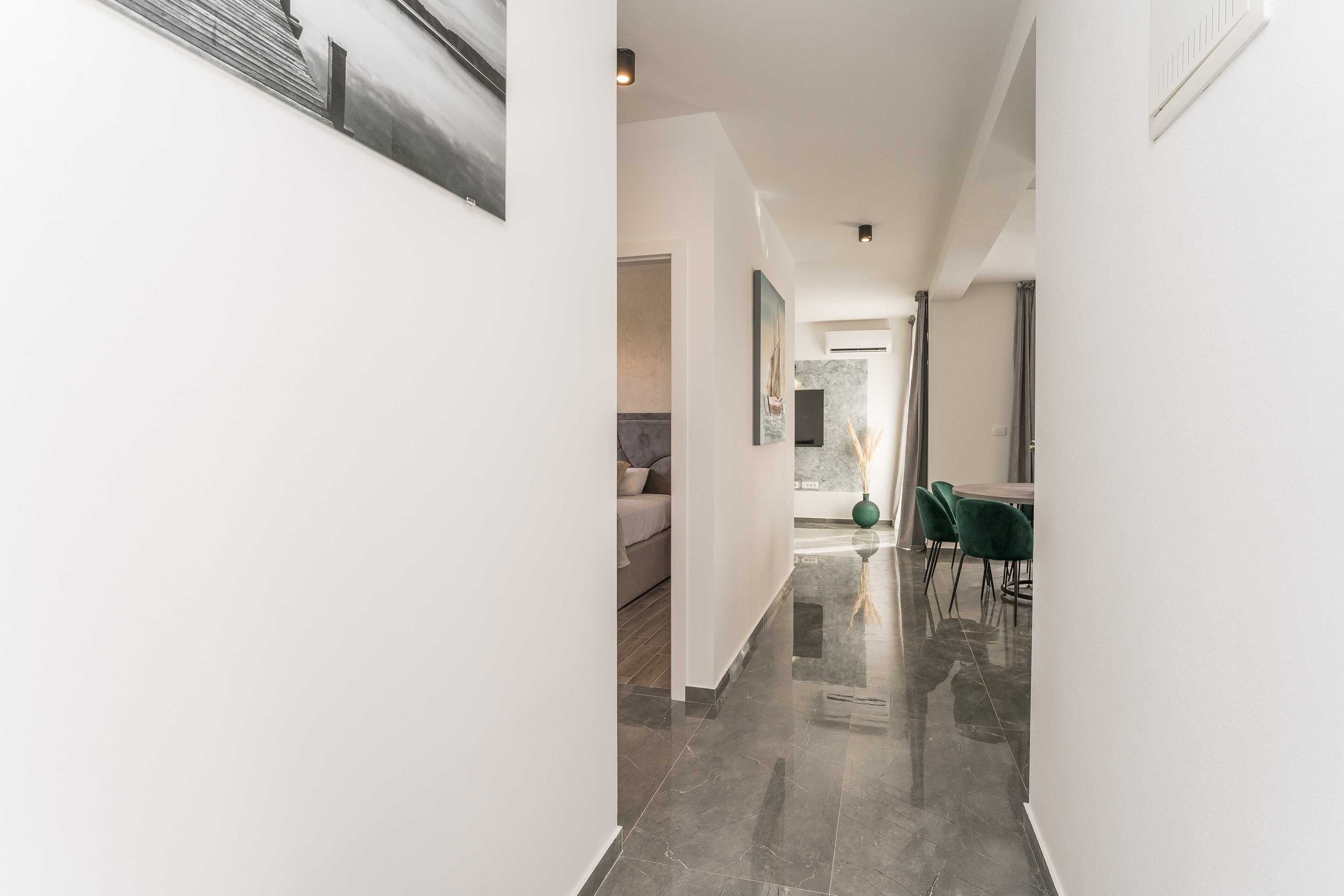 Căn hộ (Luxury Two Bedroom Apartment with Ter) | Nội thất