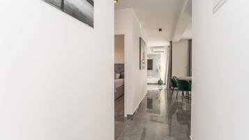 Căn hộ (Luxury Two Bedroom Apartment with Ter) | Nội thất