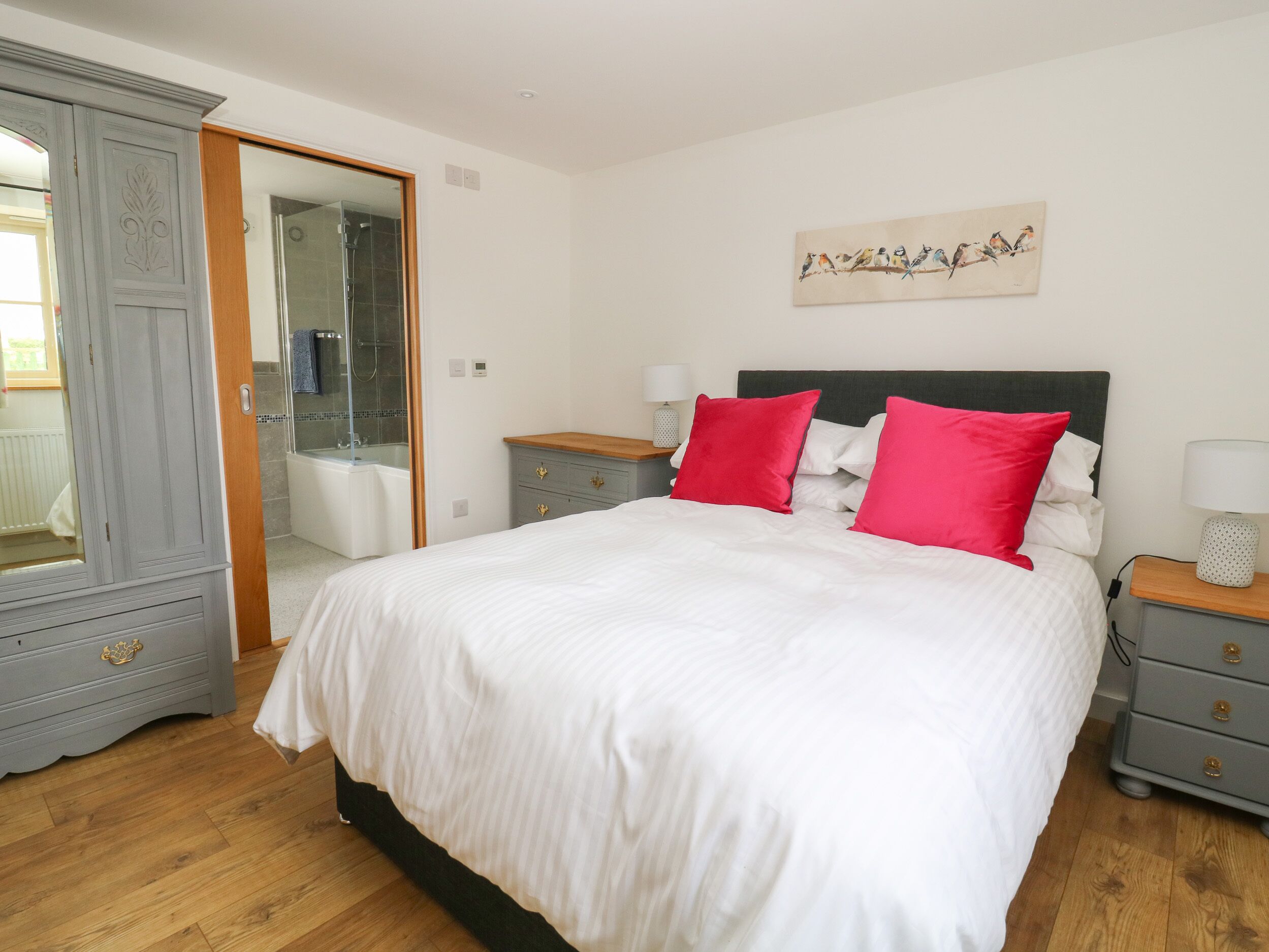 Sumarhús | 2 svefnherbergi, sérhannaðar innréttingar, sérvalin húsgögn