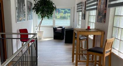 Traumhafte Lage am Rhein, Blick aufs Wasser, nah an der Loreley, Hundefreundlich