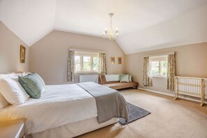 3 chambres, fer et planche à repasser, lit de bébé portatif, Wi-Fi