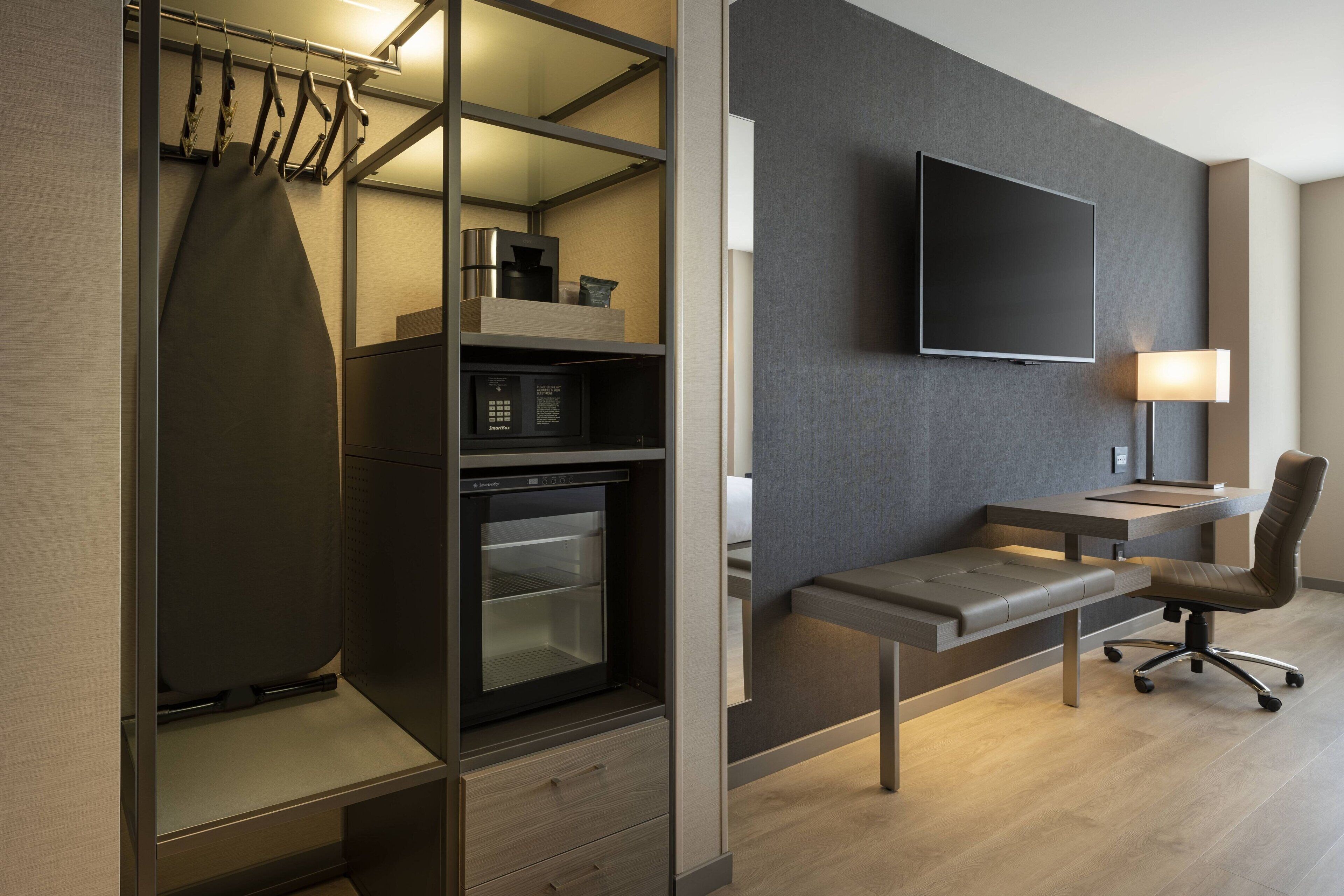 Roupas de cama premium, cofres nos quartos, individualmente decorados