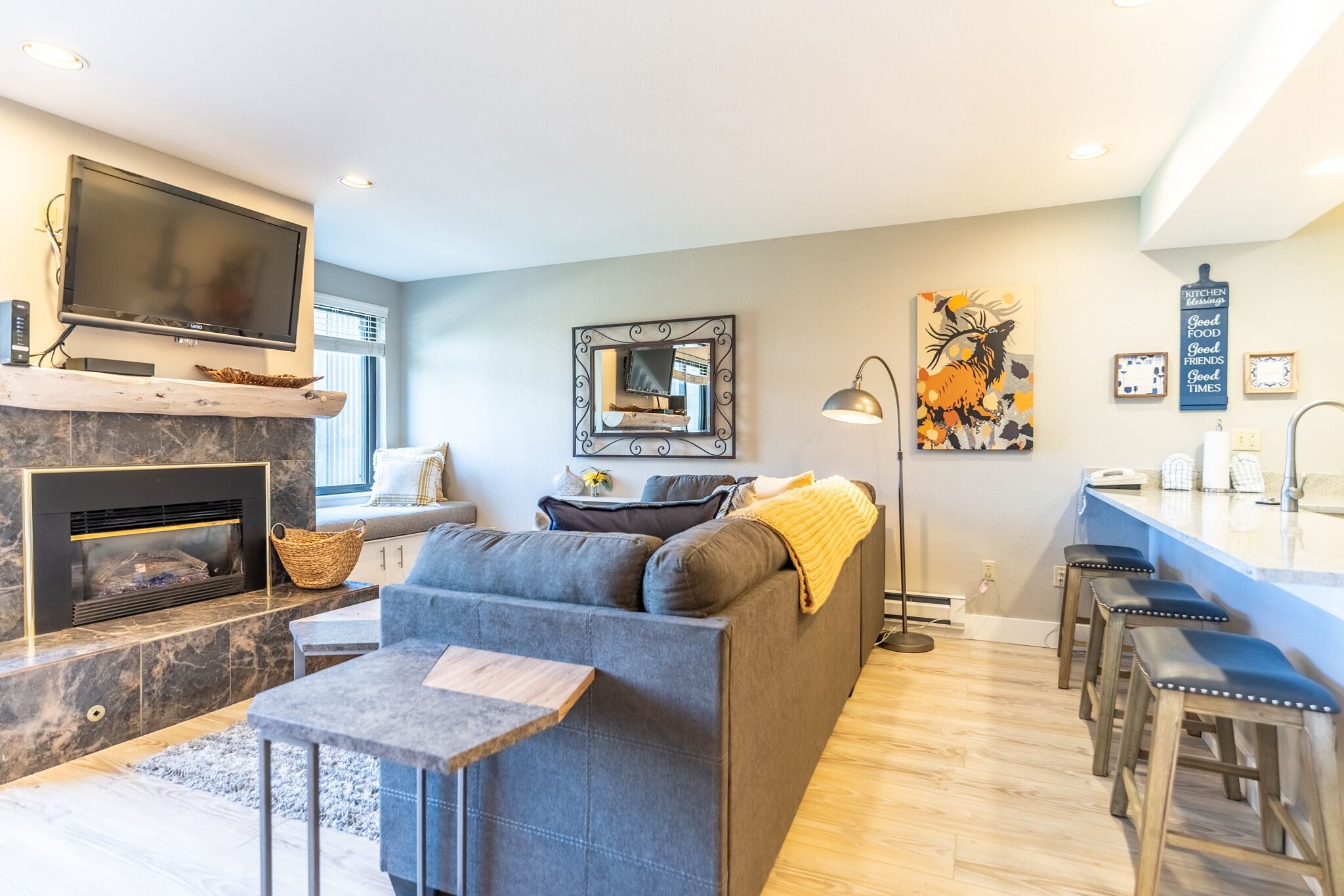 Televisie en een open haard