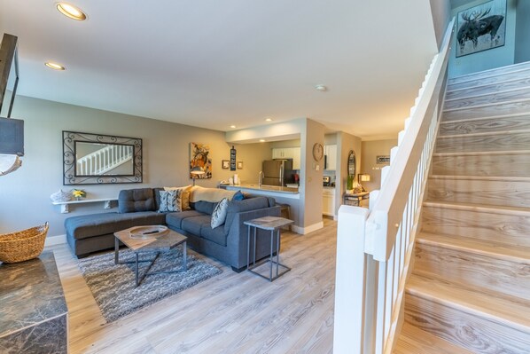 TV, fireplace - Updated Condo with Private Patio Looking Out to Pool in Lakeside Village! (Keystone)