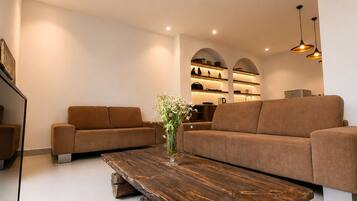 Smart TV, fireplace