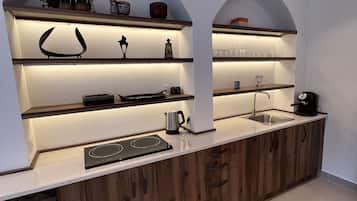 Fridge, stovetop, electric kettle, cookware/dishes/utensils