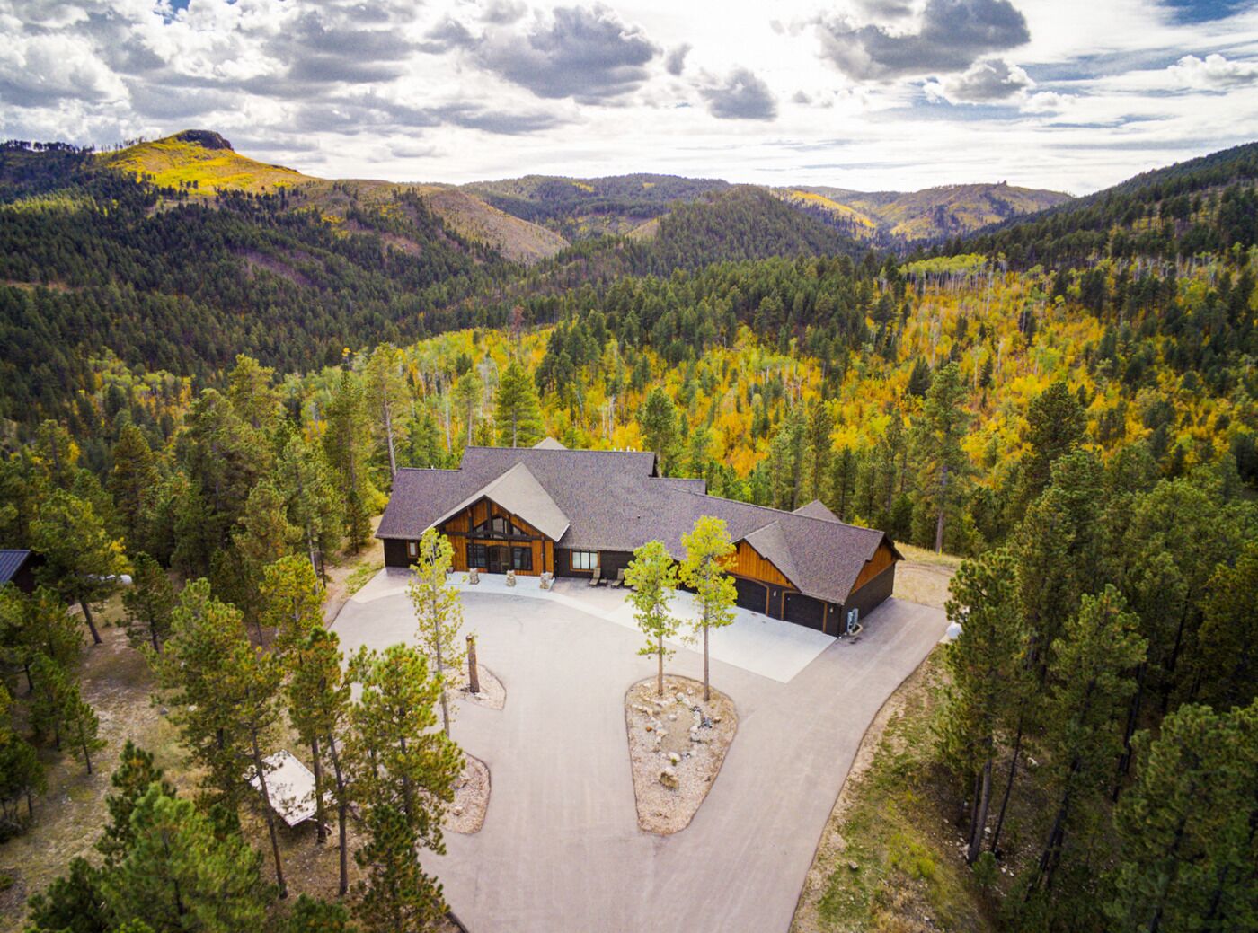 Trail Ridge Lodge-7 Bedroom 4 miles from Deadwood