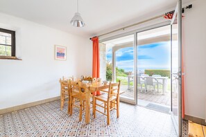 Dining - Garden level with sea view in the heart of Pléneuf (Pléneuf-Val-André)