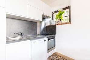 Réfrigérateur, micro-ondes, four, lave-vaisselle