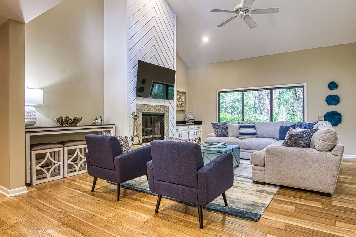 Screened porch, one-level home, check Fall Festivals in description