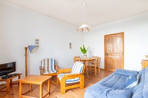 TV - Breathtaking view of the sea for 7 people in Pléneuf (Pléneuf-Val-André)