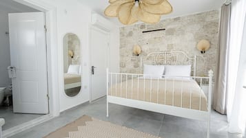 Egyptian cotton sheets, premium bedding, minibar, free WiFi