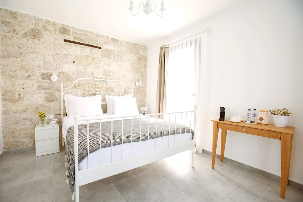 Economy Room | Egyptian cotton sheets, premium bedding, minibar, free WiFi