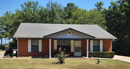 Cozy Family-Sized Cottage - Ideal base to explore Idabel, Broken Bow, Hochatown