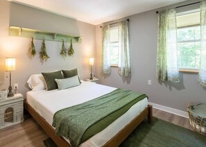 4 bedrooms, desk, iron/ironing board, WiFi