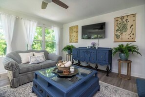 Unclassified image, 4 of 19, button