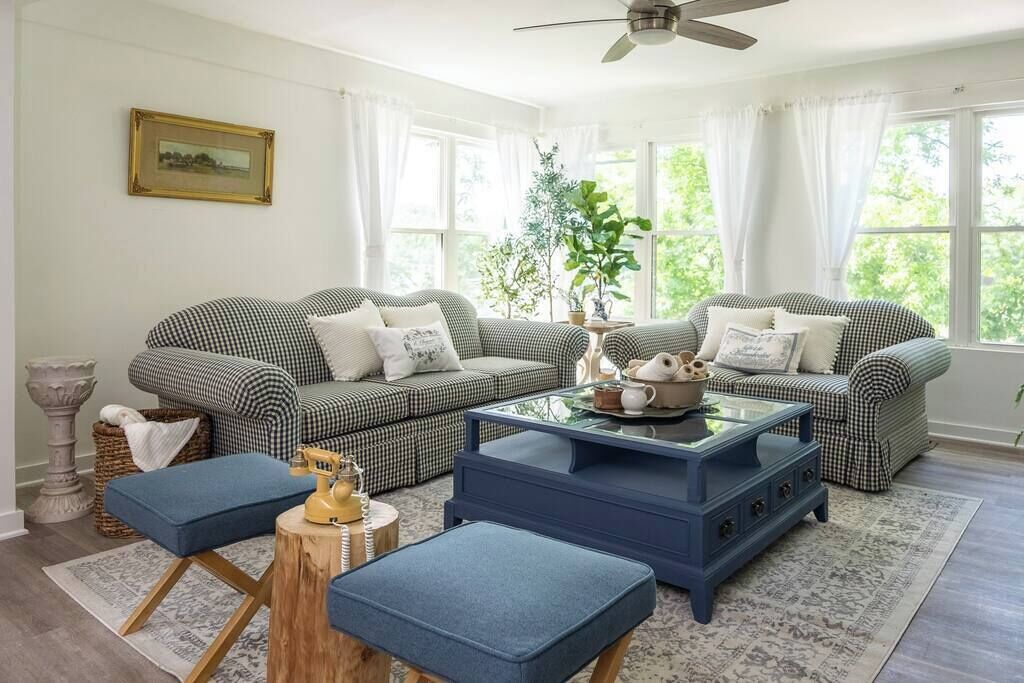 Televisión y oficina 