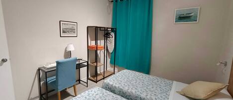 2 slaapkamers, een bureau, een strijkplank/strijkijzer, gratis wifi