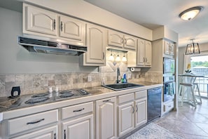Fridge, microwave, stovetop, dishwasher
